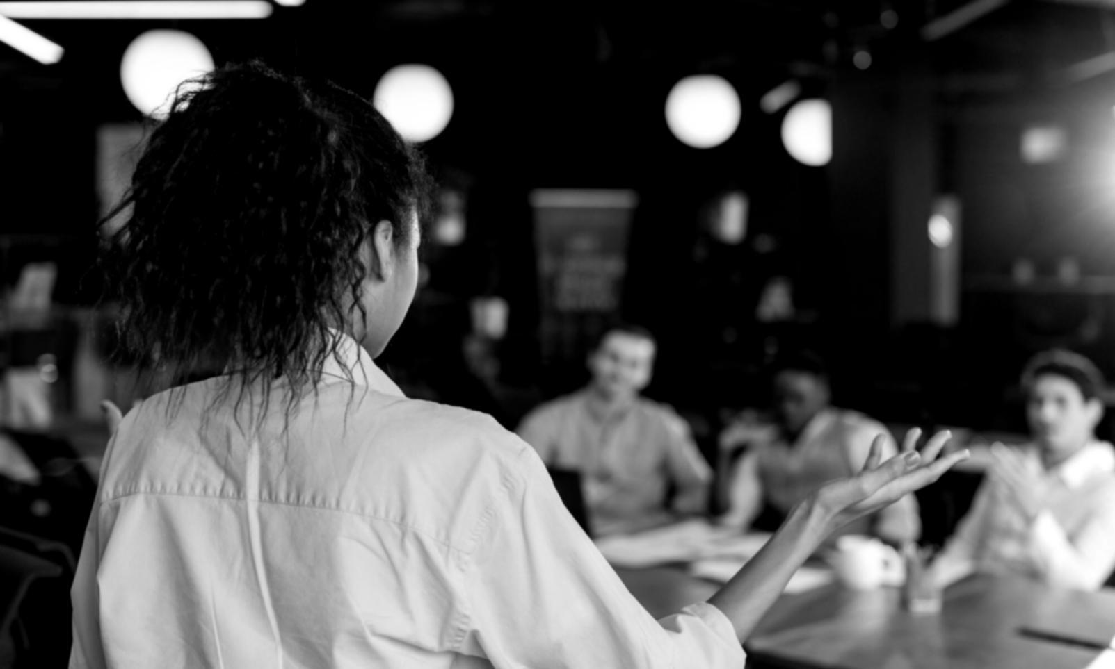 Personne travaillant sur son plan financier personnel